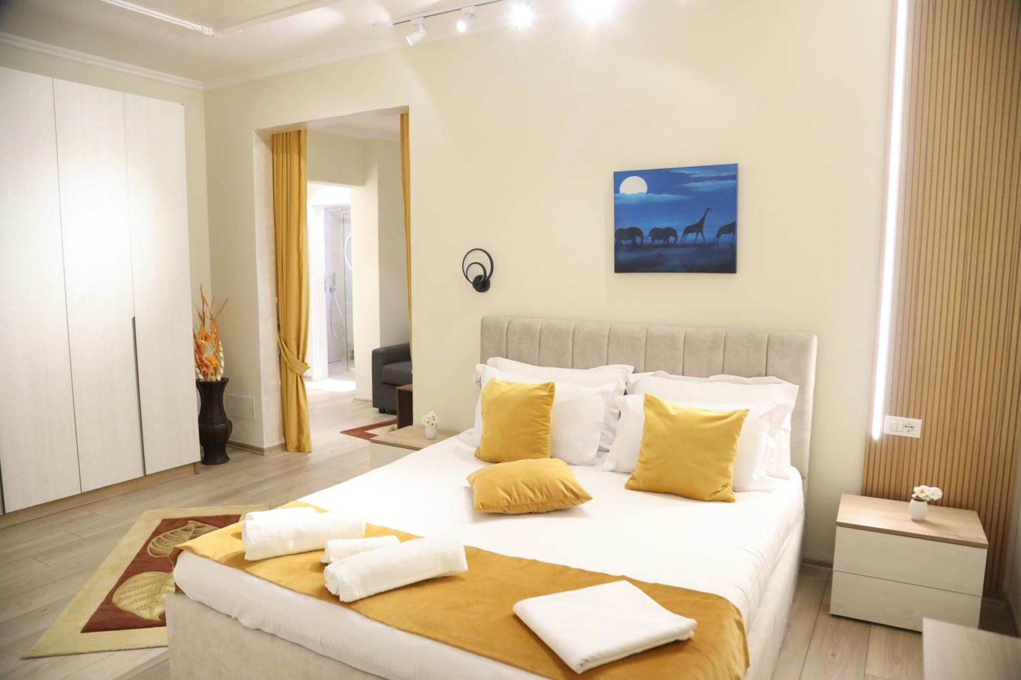 Center Cozy Modern 9/b Apartment *