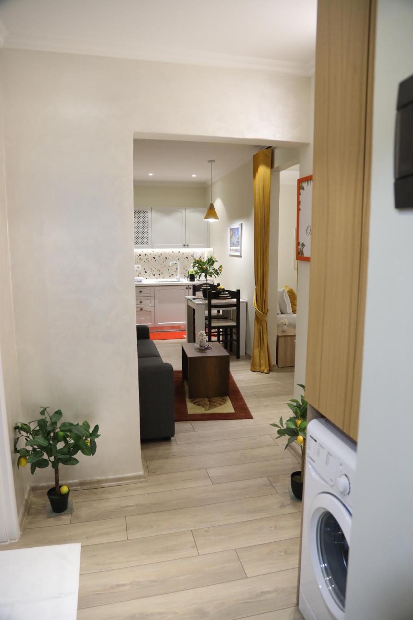 Center Cozy Modern 9/b